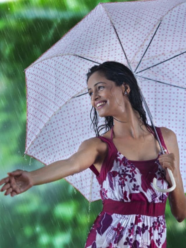 Benefits Of Bathing In Monsoon!