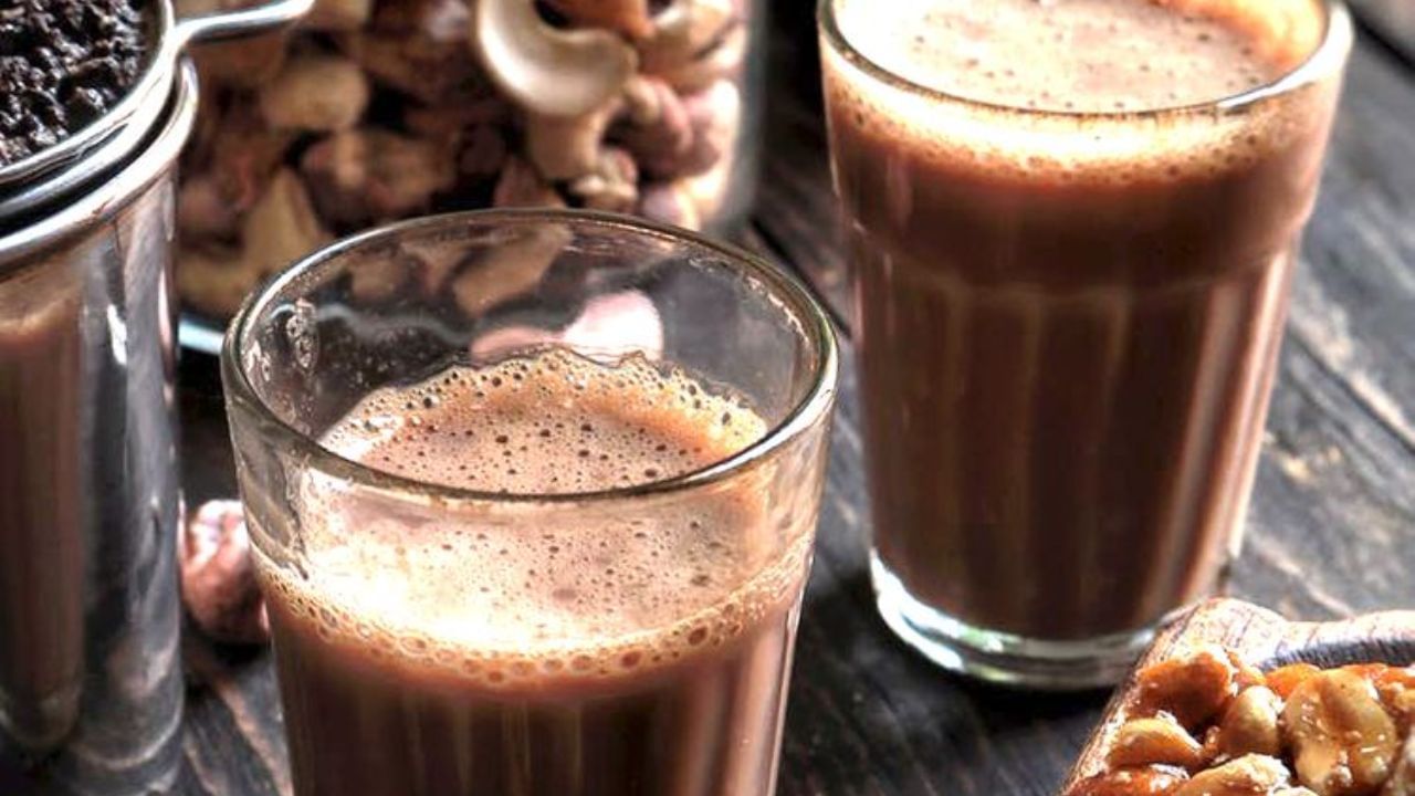 One thing that is loved by a lot of people, but mostly people in India, is tea. People have a crazy love for tea. Tea is considered a favorite thing to do in the morning that will kickstart your day.
