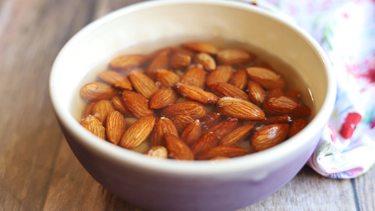 Health Benefits Of Eating Soaked Almonds That You Should Know About ...