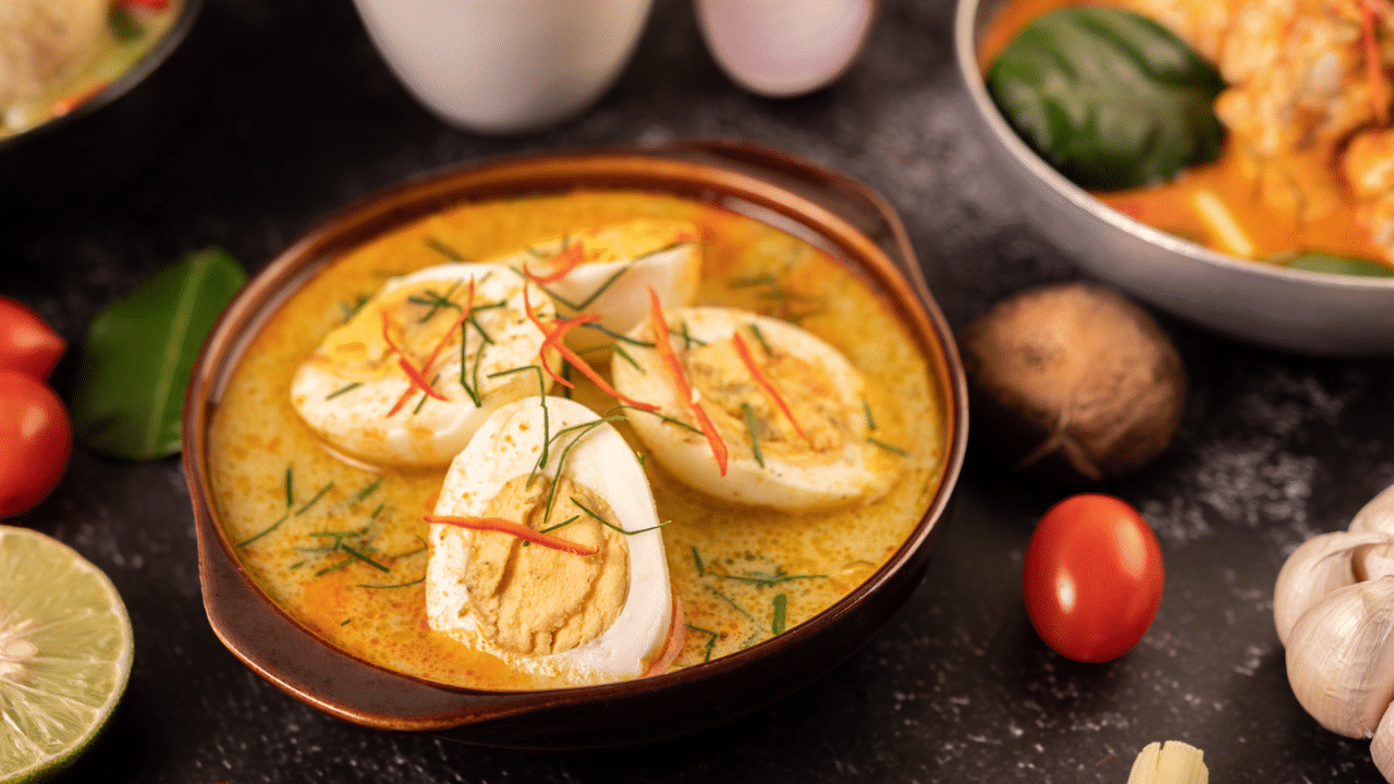Egg Curry: One of the most popular egg recipes, Egg curry is made up of boiled egg, juicy tomato gravy. The Egg curry can be eaten with steamed rice, chapati or naan.(Picture credit:Freepik).