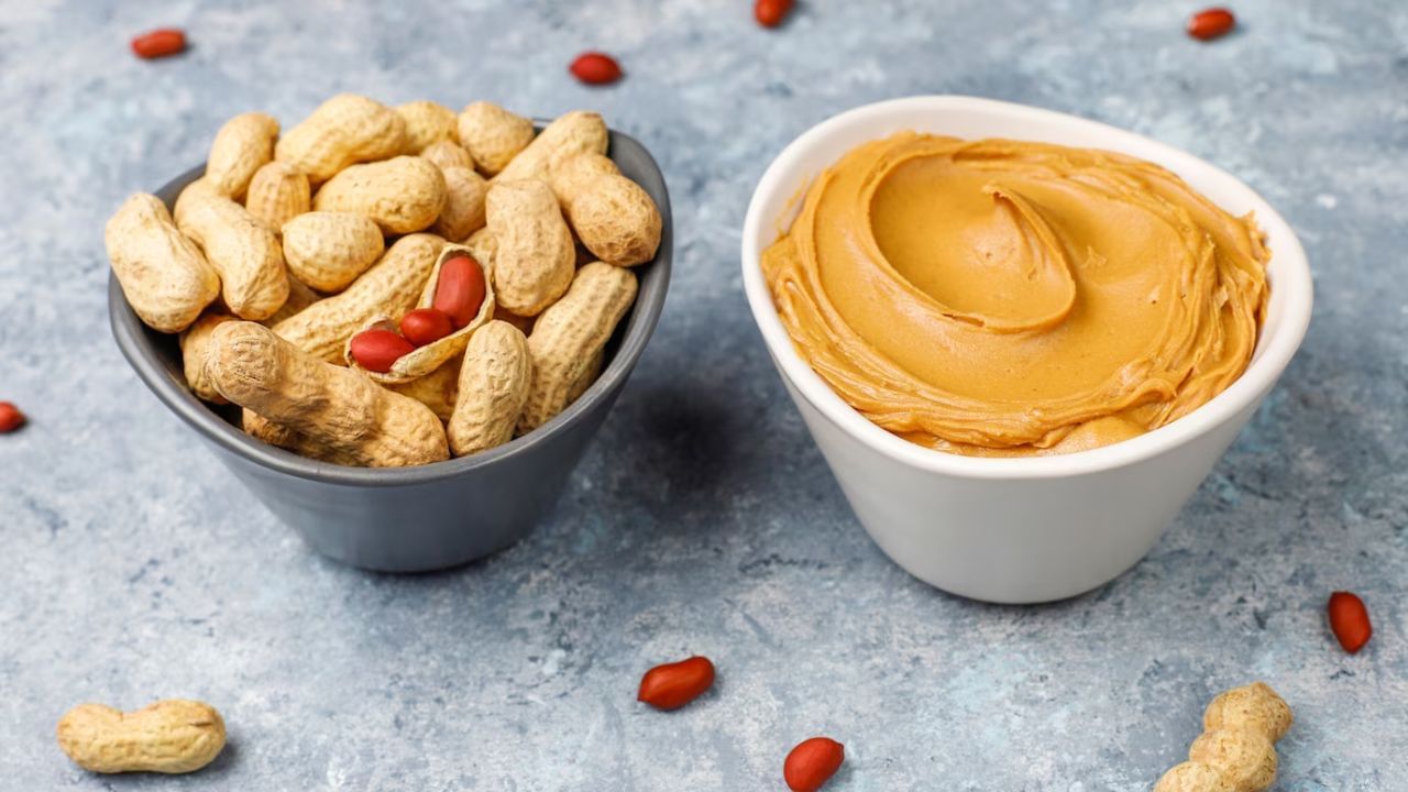 Peanut Butter: You must have eaten peanut butter. It is one of the most popular nut butters. It is made from roasted peanuts. It is rich in protein and has variations that you can try. (picture credit: Freepik).
