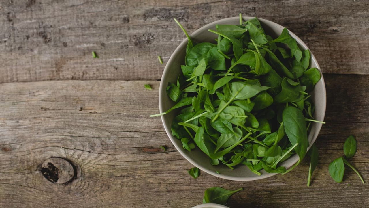 Spinach: Green vegetables are always good for health, and spinach is rich in iron and vitamins like A and C, which promote hair growth and maintain a healthy scalp. (Picture credit: Freepik).