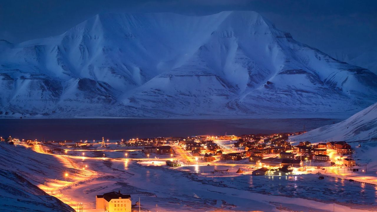 Svalbard, Norway:
Located in the Arctic Ocean, Svalbard is a land of glaciers, polar bears, and stunning fjords. It offers a unique opportunity to experience the Arctic wilderness. (Picture credit: X)