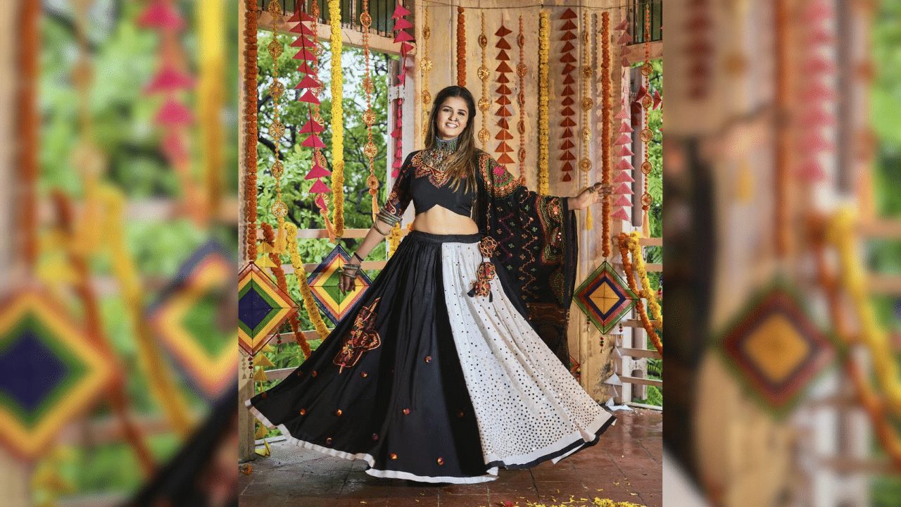 Black And White Embroidered Lehenga: Show your traditional avatars this Ganesh Chaturthi by dressing in amazing lehenga styles just like this black and white chic lehenga look that looks perfect for festive season. The embroidered dupatta further elevated the attire. (Picture Credits: Pinterest)