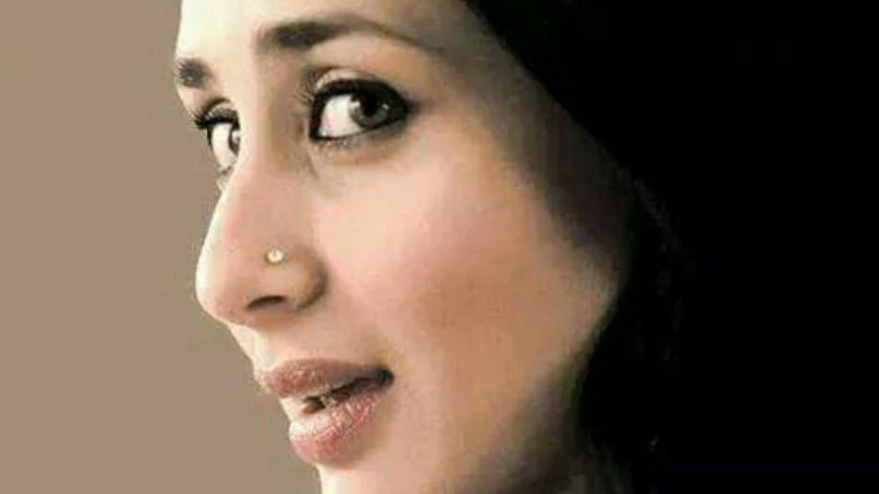 Nose Ring:- Kareena Kapoor Khan has been spotted wearing different styles of nose rings, ranging from traditional to contemporary designs. She often chooses delicate and elegant nose rings that complement her overall look. (Pic Credit: Google)
