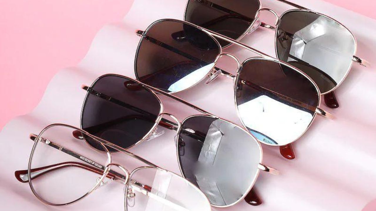 Aviator Sunglasses: Suhana has been seen wearing aviator sunglasses which make her look trendy. (Pic Credit: Google)